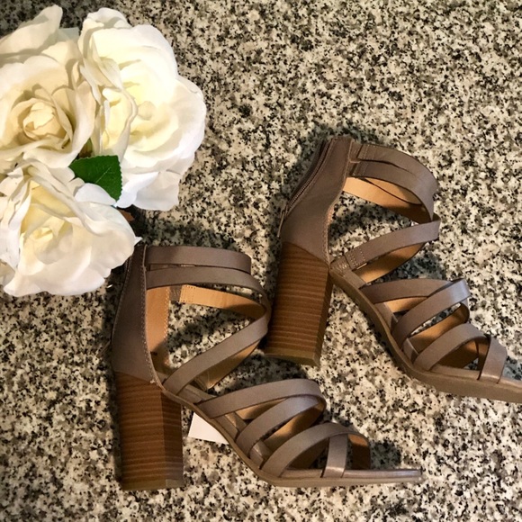 Heels - Picture 2 of 3